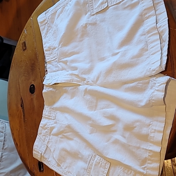 Adorable Ivory Cargo Shorts (NWOT) - Picture 1 of 10
